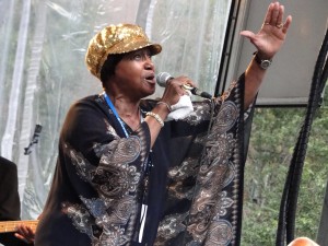 Naomi Shelton at Peter Cooper Village(pics by Mr. C)