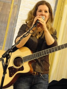 Dar Williams at Housing Works(pic by Mr. C)